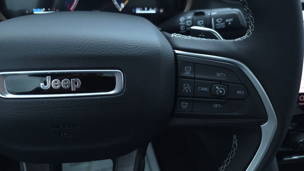 New 2025 Jeep Grand Cherokee Limited w/ Black Appearance Package AWD/4WD image 28