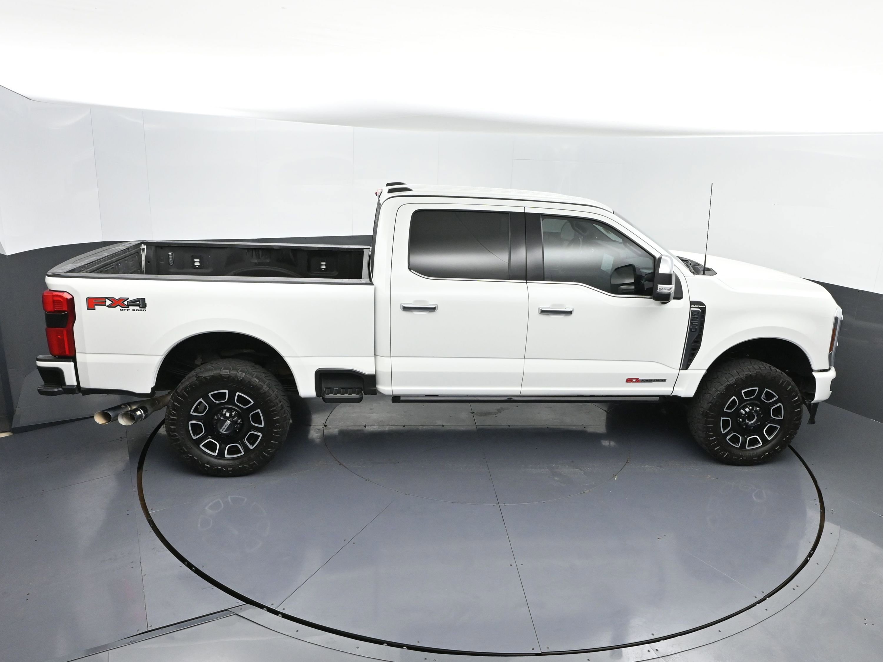 Used 2024 Ford F250 Platinum image 45
