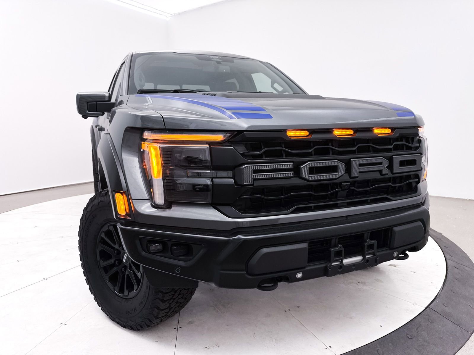 Used 2025 Ford F150 Raptor image 9