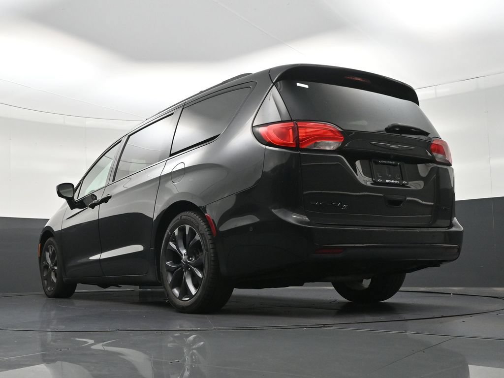 Used 2019 Chrysler Pacifica Limited w/ Advanced Safetytec Group FWD image 26