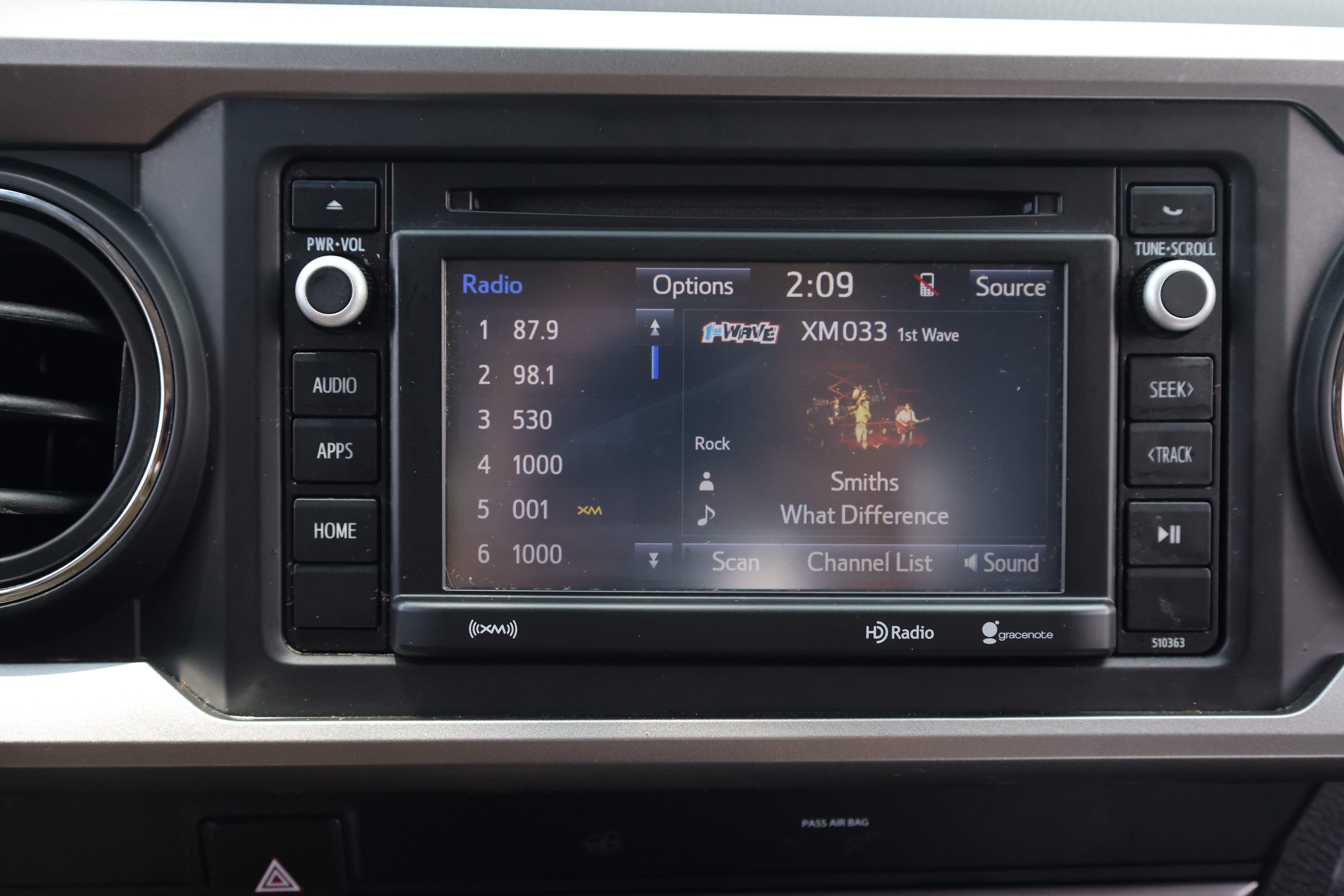 Used 2019 Toyota Tacoma SR5 RWD image 9