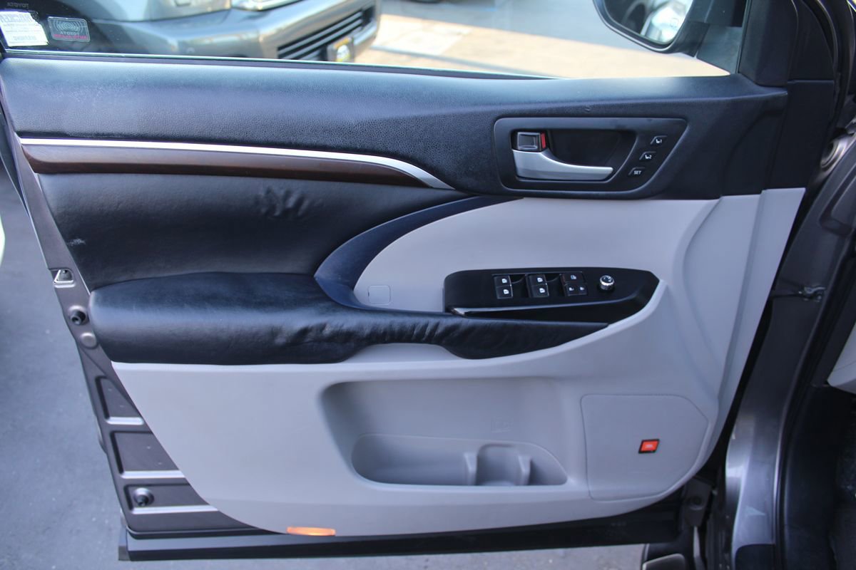 Used 2014 Toyota Highlander Limited AWD/4WD image 20