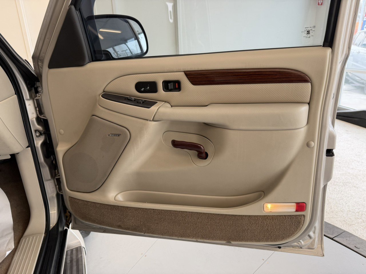 Used 2004 Cadillac Escalade ESV AWD image 21