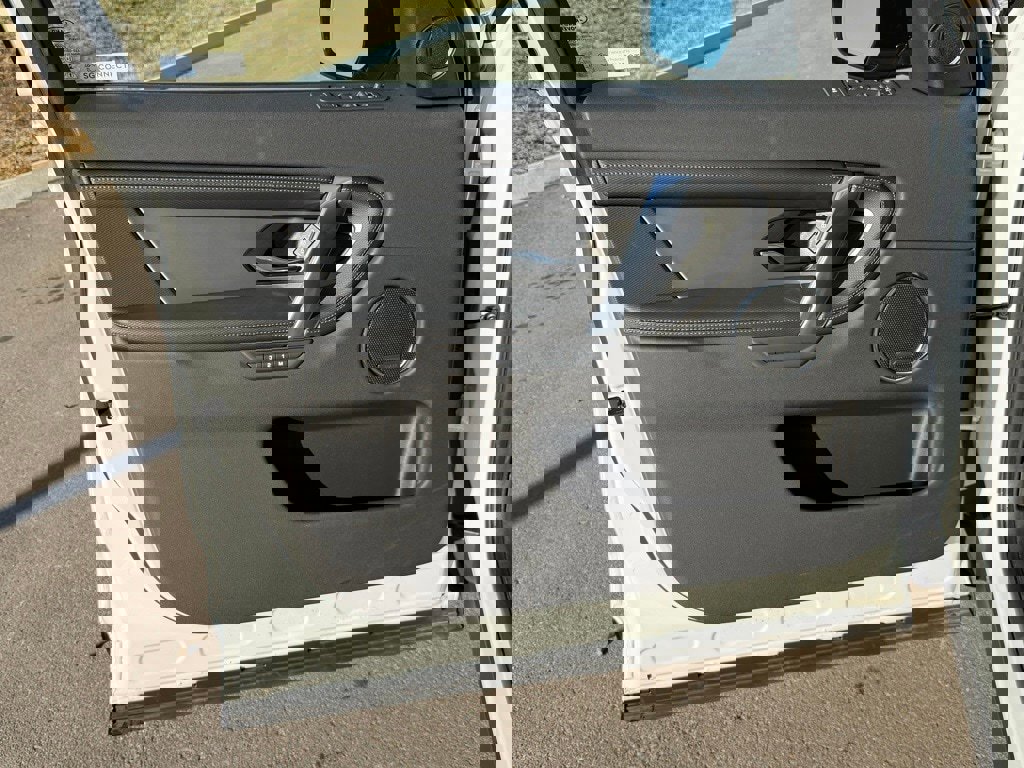 Used 2025 Land Rover Discovery Sport Dynamic SE image 16