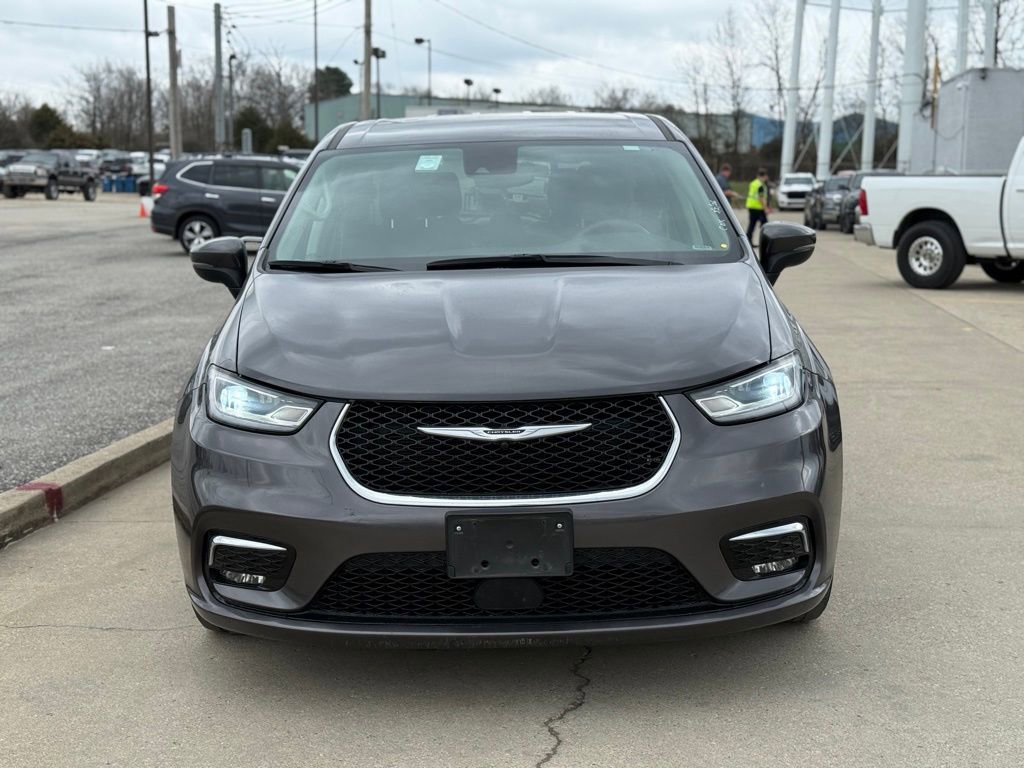 Used 2023 Chrysler Pacifica Touring-L image 3