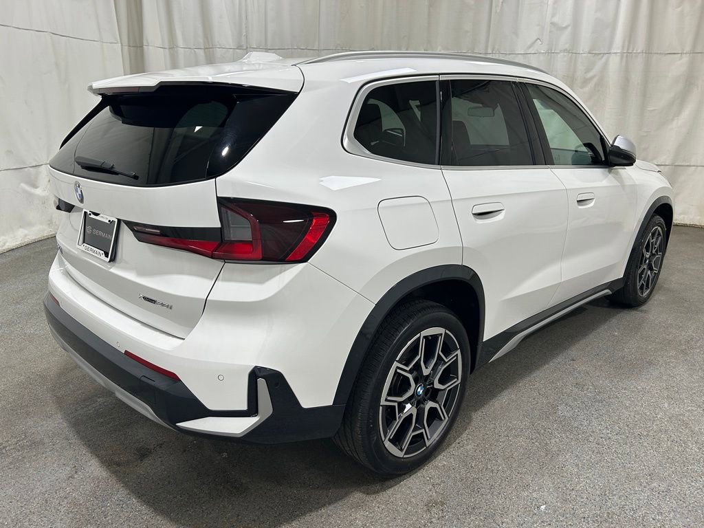 Used 2023 BMW X1 xDrive28i w/ Premium Package image 8