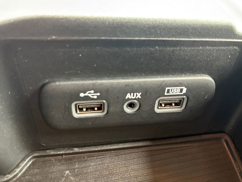 Used 2022 RAM 1500 Classic SLT image 6