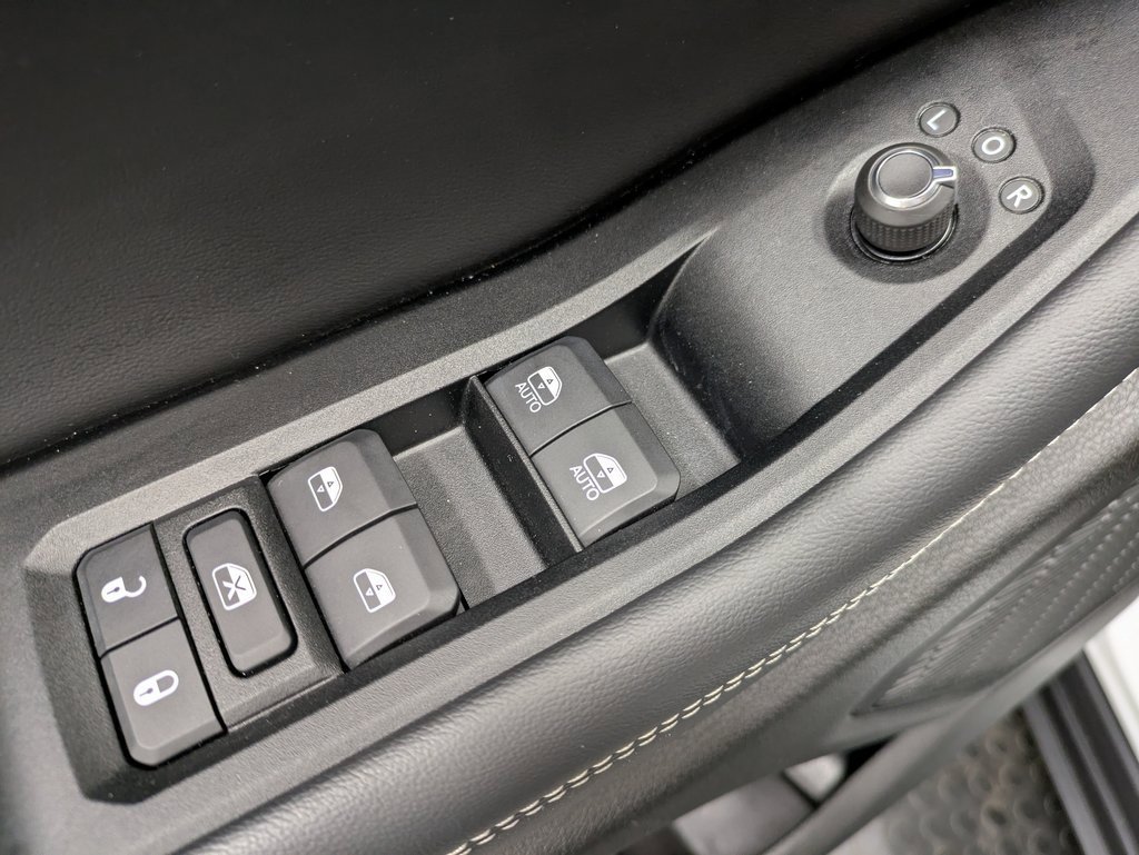 Used 2023 Jeep Grand Cherokee Altitude image 9