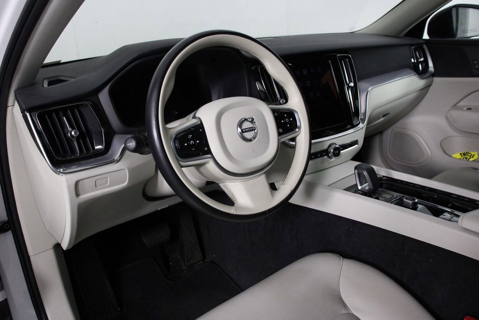 Certified 2025 Volvo S60 B5 Core image 14