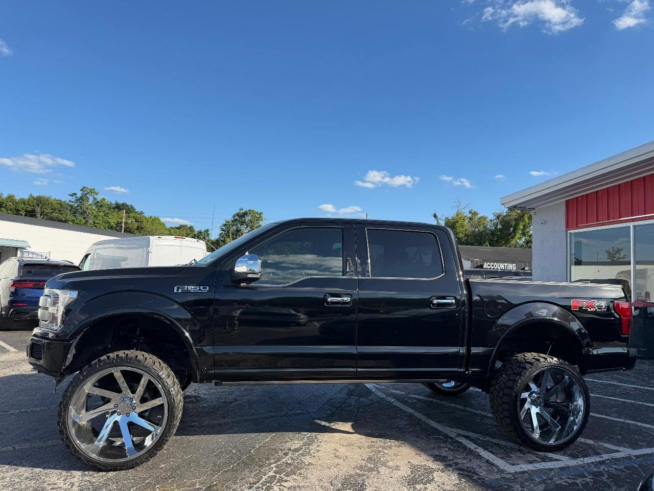 Used 2018 Ford F150 Platinum w/ Equipment Group 701A Luxury AWD/4WD image 4