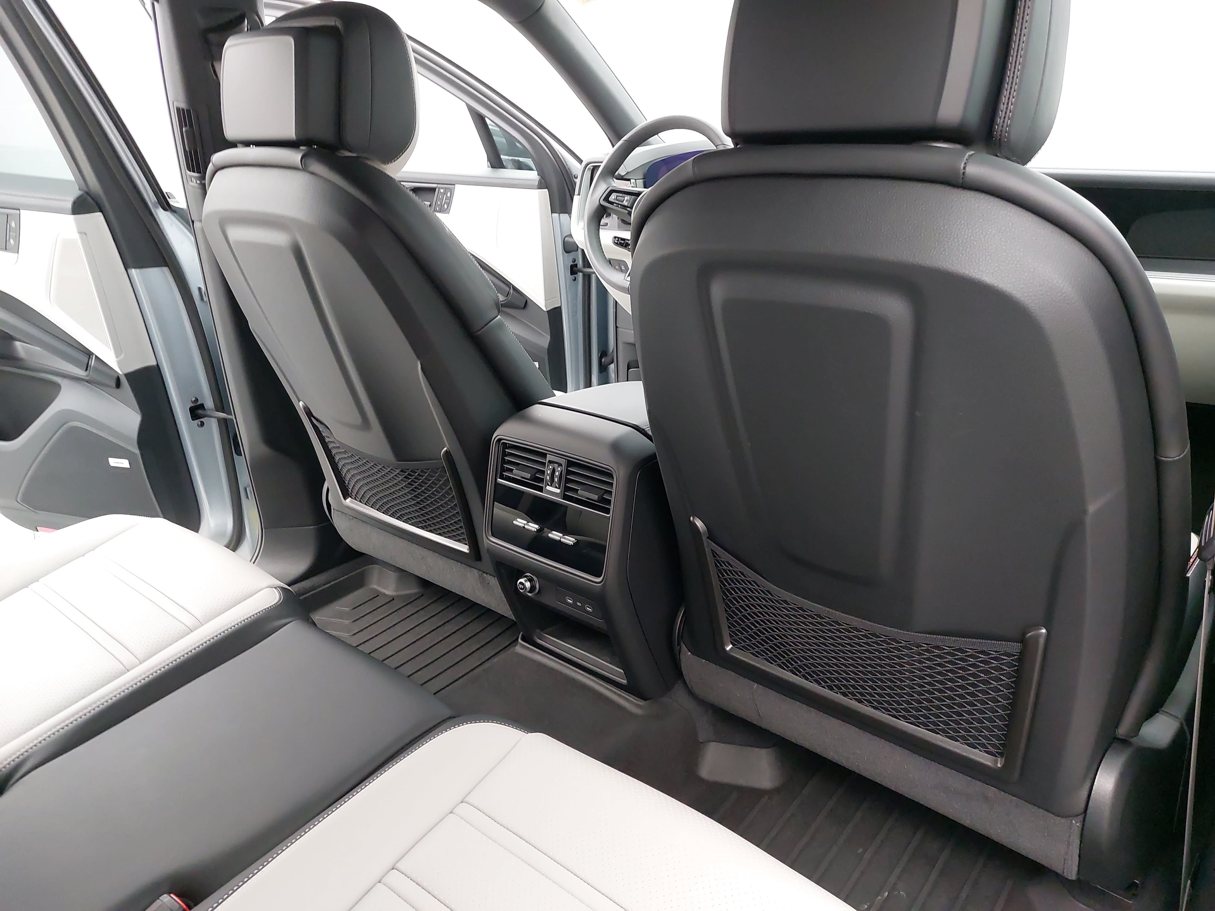 Certified 2026 Porsche Cayenne AWD/4WD image 13