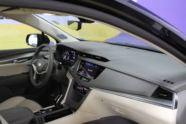 Used 2025 Cadillac XT5 Premium Luxury w/ Technology Package AWD/4WD image 12