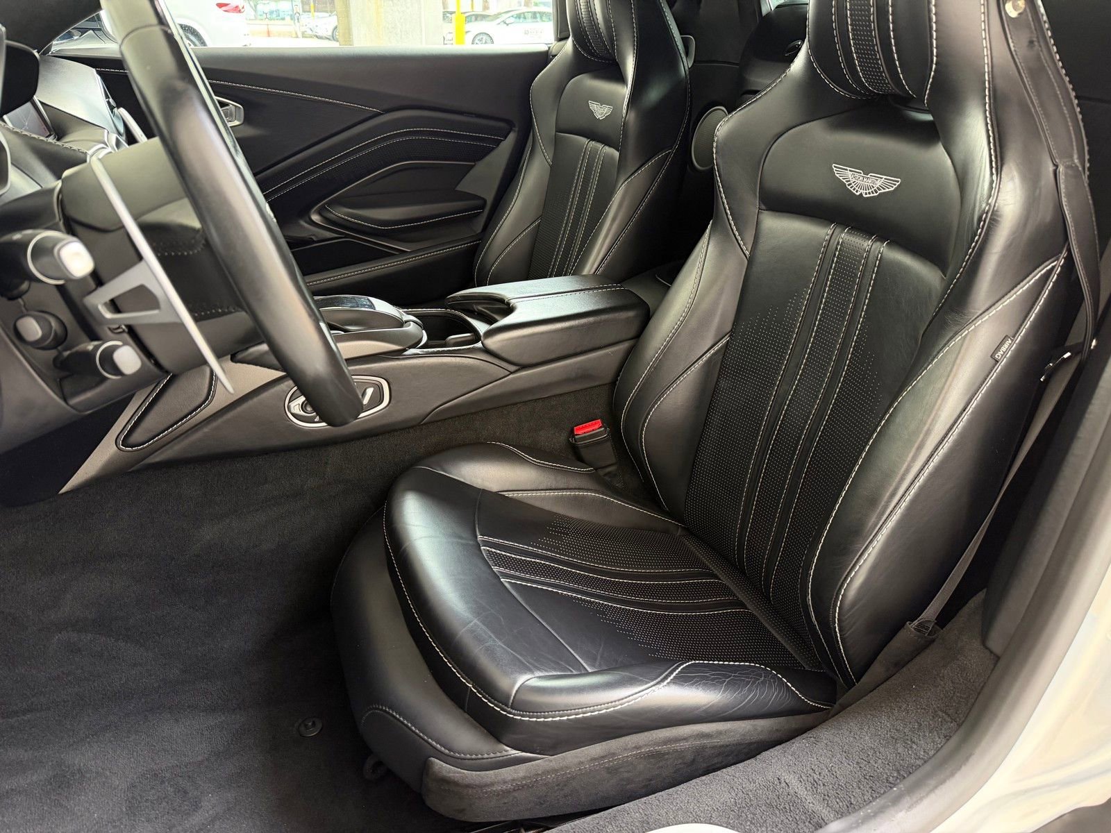 Used 2022 Aston Martin V8 Vantage Roadster image 16