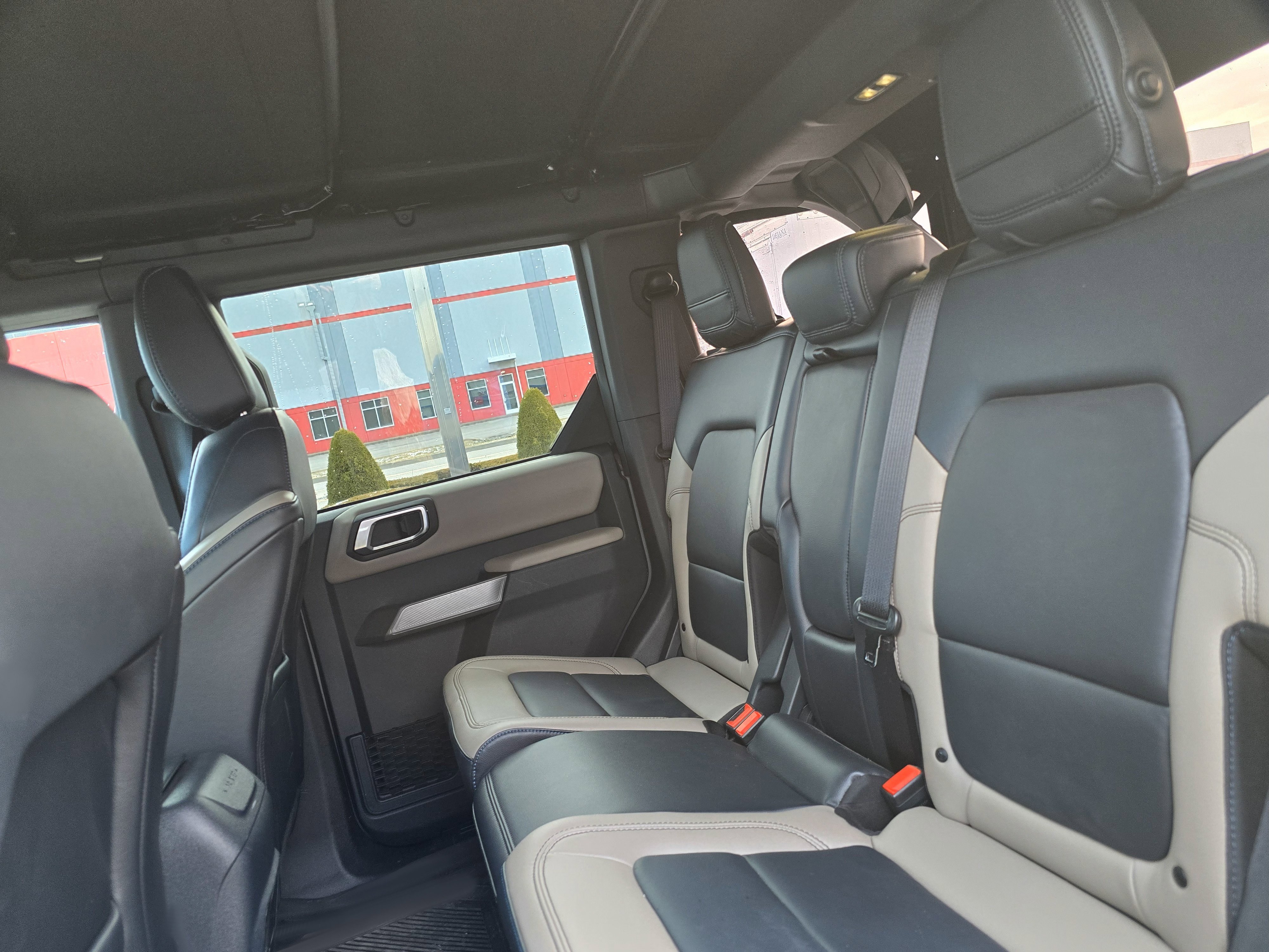 Used 2023 Ford Bronco Wildtrak image 14