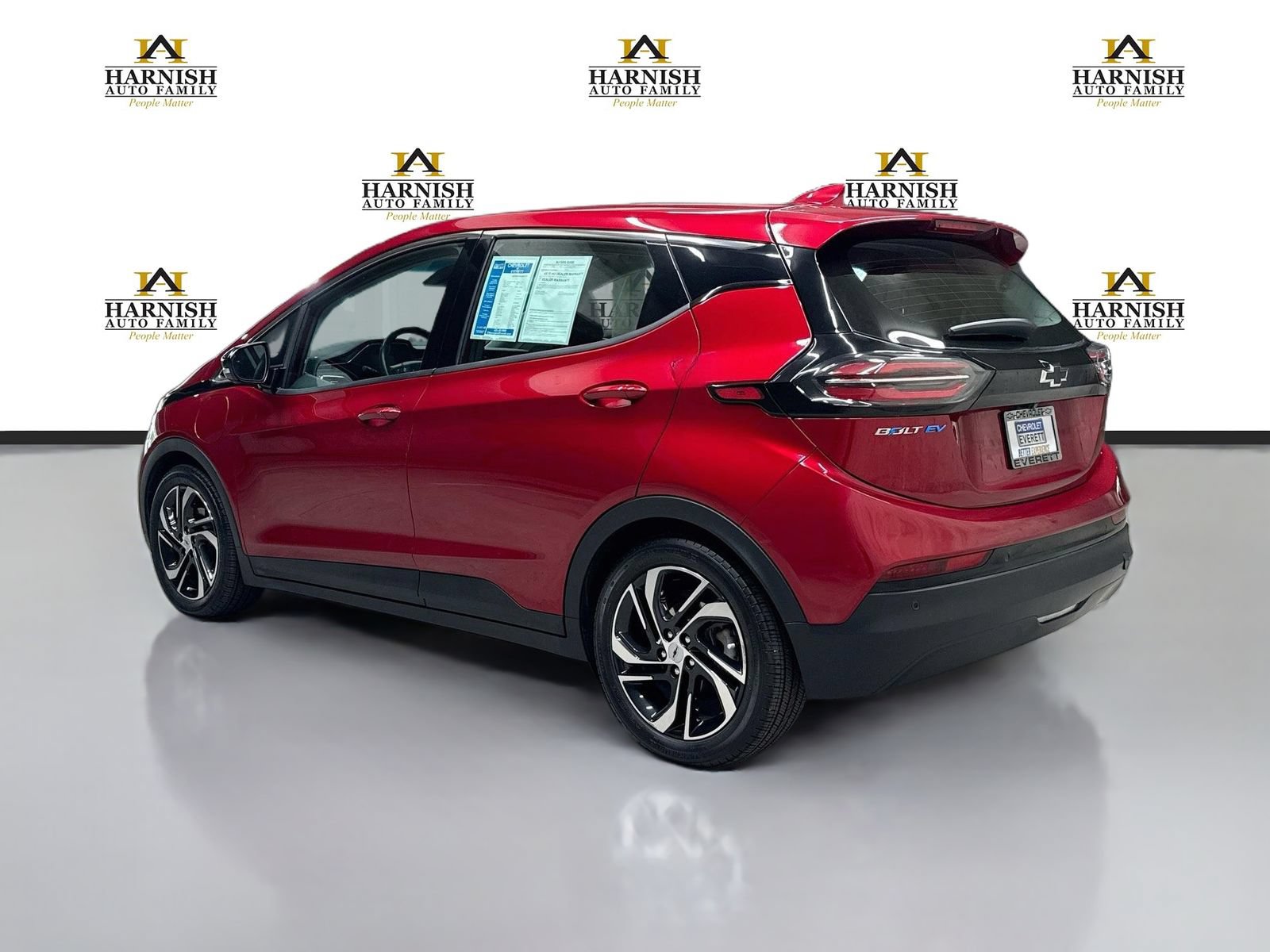 Used 2023 Chevrolet Bolt LT w/ Infotainment Package FWD image 9