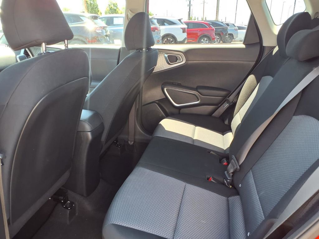 Used 2023 Kia Soul LX FWD image 25
