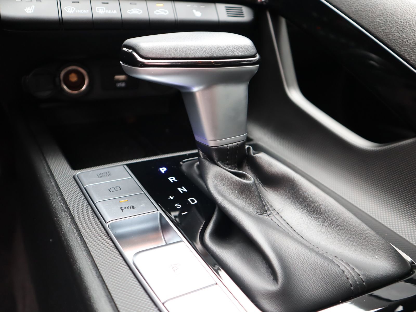 Used 2024 Hyundai Elantra Limited image 40