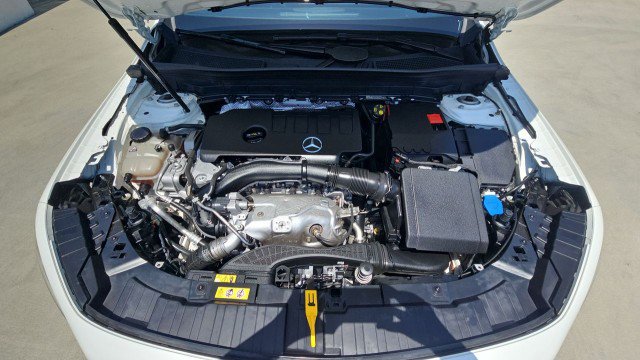 Used 2023 Mercedes-Benz GLB 250 image 30