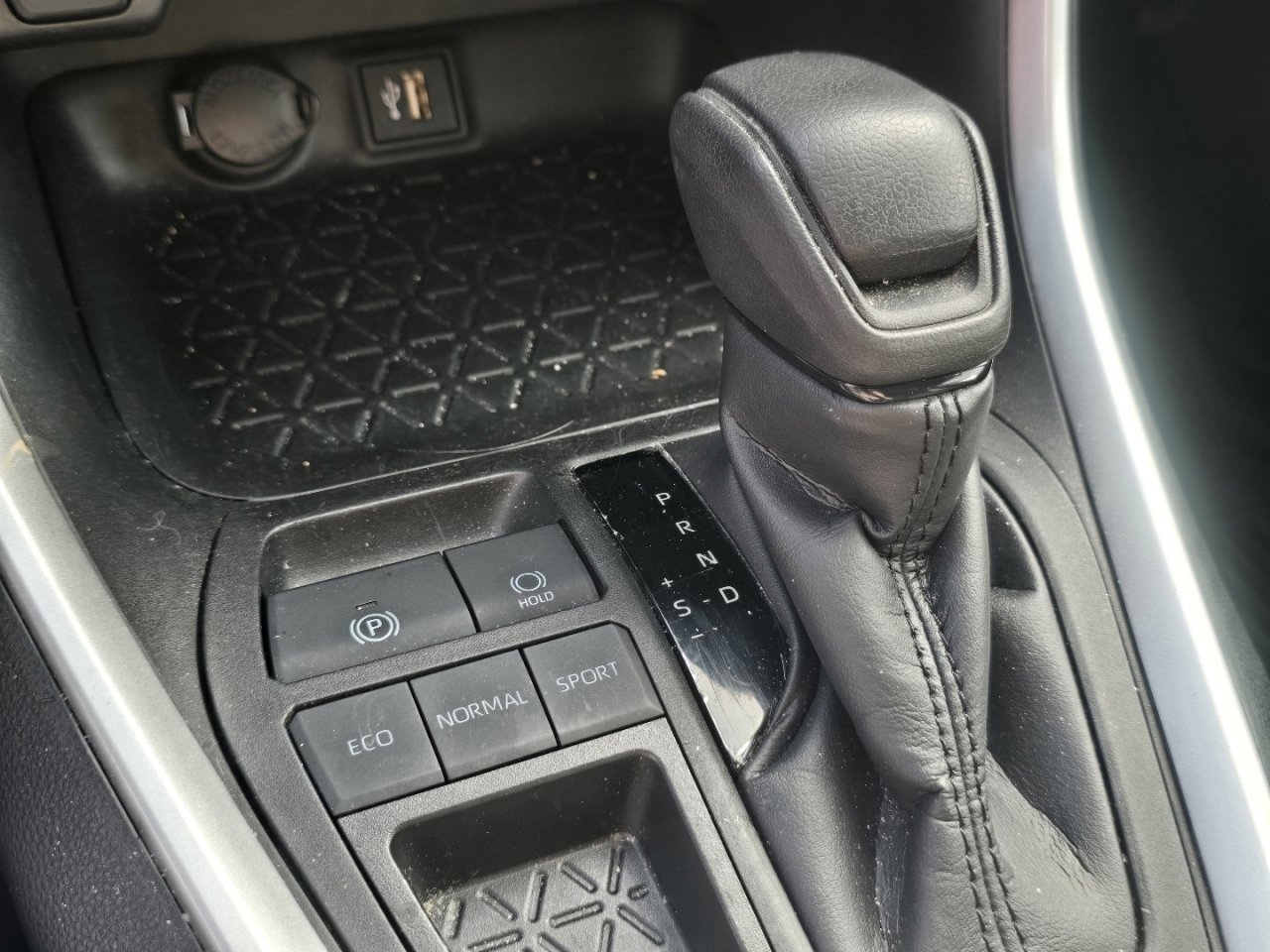 Used 2023 Toyota RAV4 LE image 20