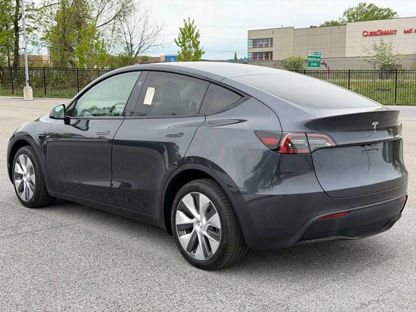 Used 2024 Tesla Model Y Long Range AWD/4WD image 5