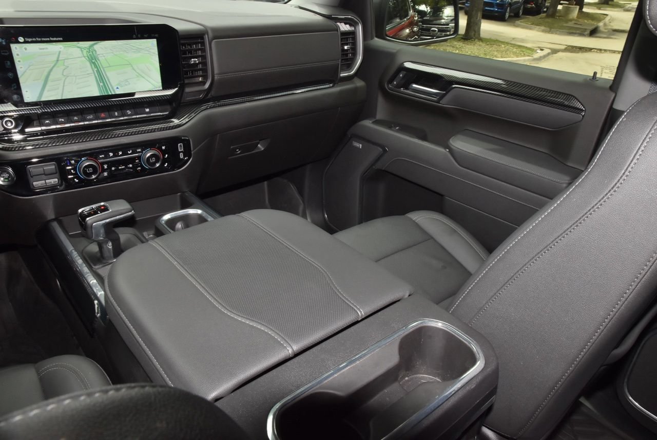 Used 2025 Chevrolet Silverado 1500 LTZ AWD/4WD image 17
