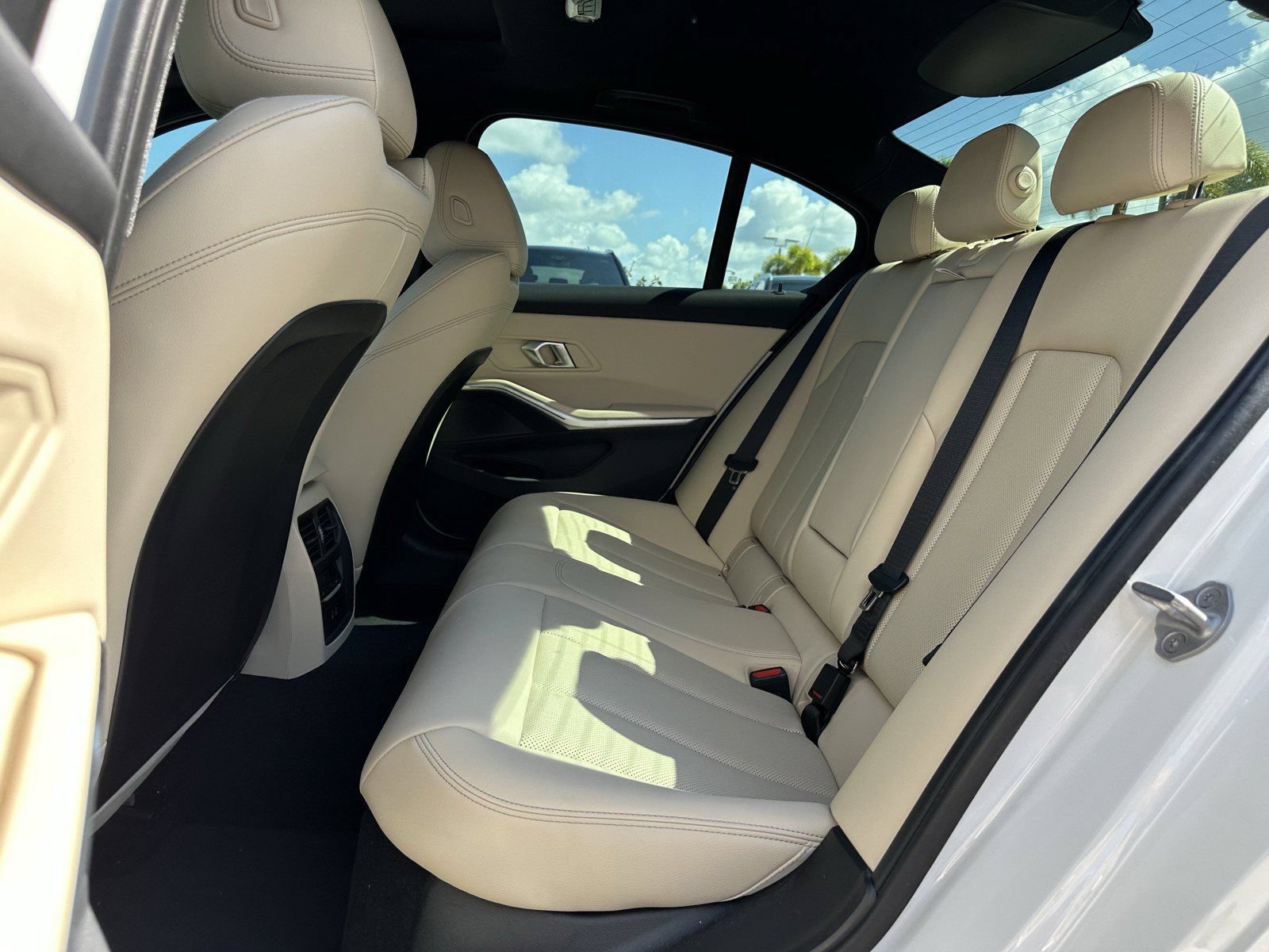 Certified 2024 BMW 330i Sedan w/ Premium Package RWD image 17