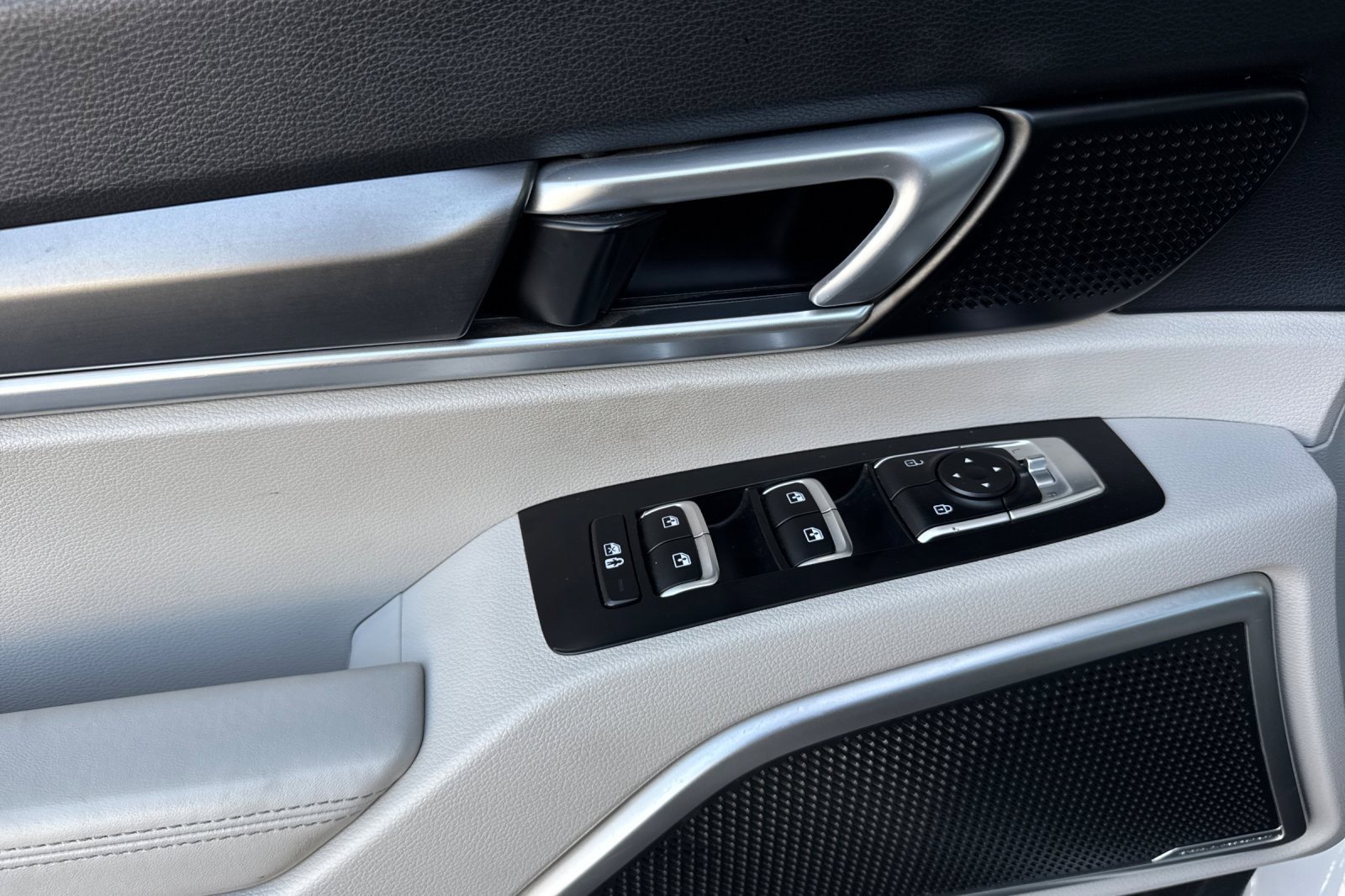 Used 2020 Kia Telluride S w/ S 8 Passenger Seating Package FWD image 10