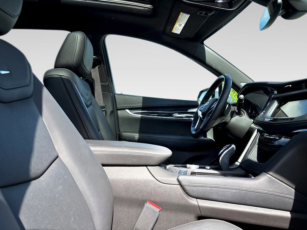 Certified 2024 Cadillac XT5 Premium Luxury FWD image 11