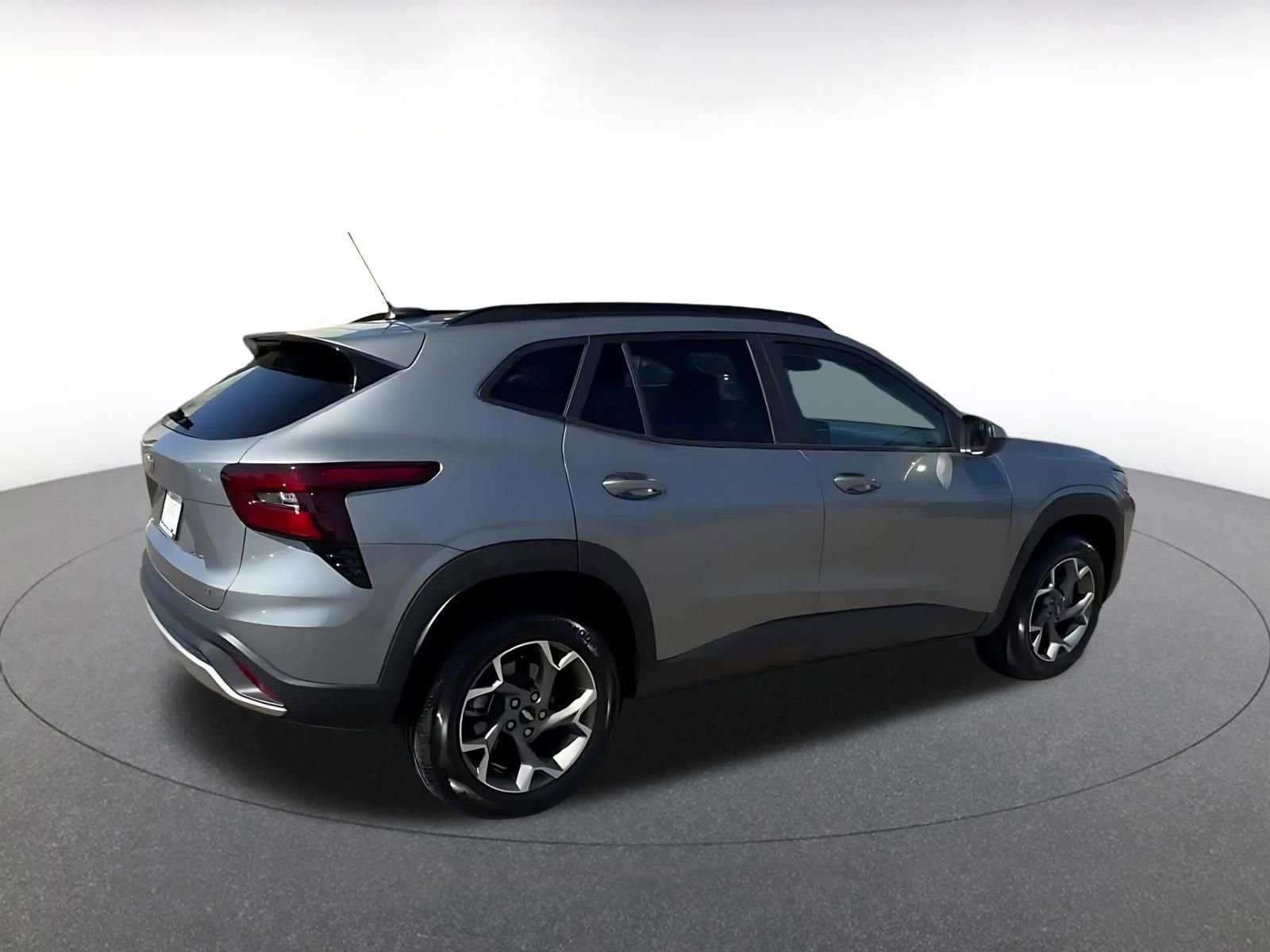 Used 2025 Chevrolet Trax LT image 14