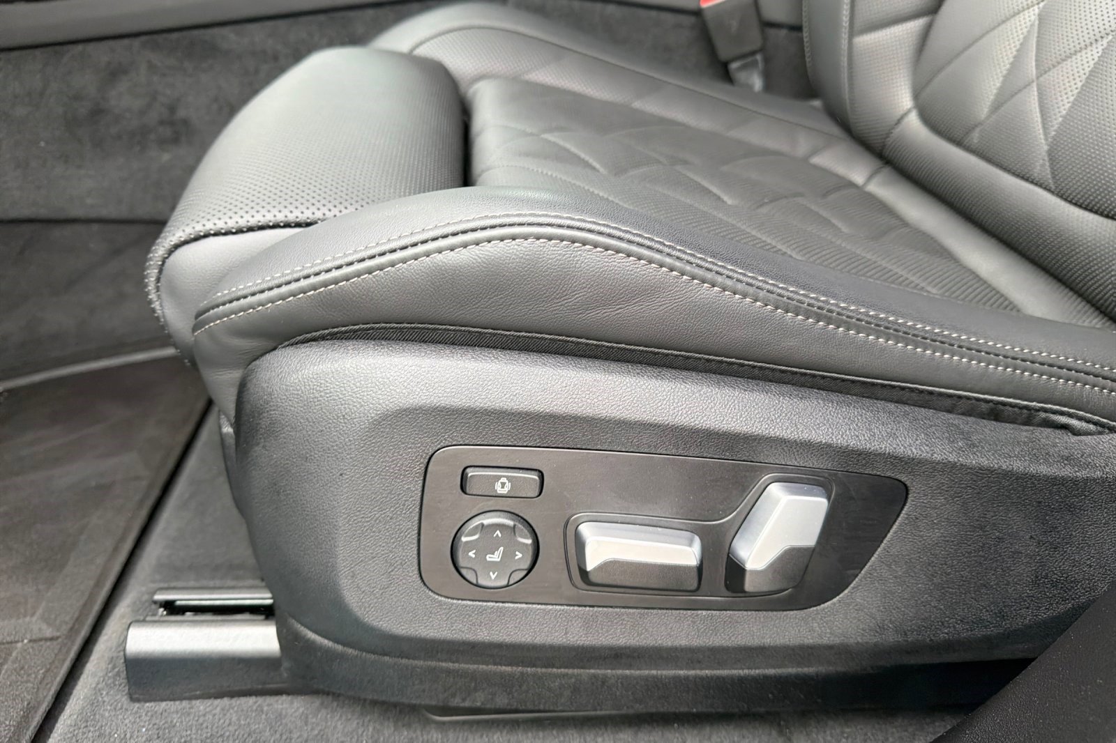 Certified 2023 BMW X5 xDrive45e w/ Climate Comfort Package image 14