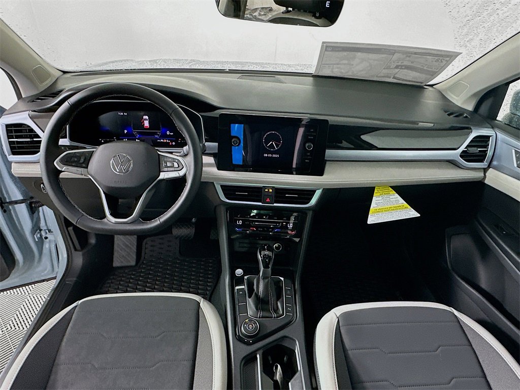 New 2025 Volkswagen Taos SE image 3