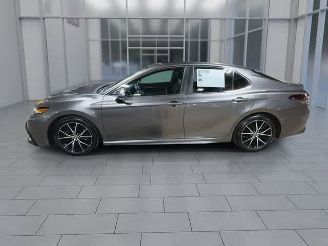 Used 2021 Toyota Camry SE w/ Cold Weather Package AWD/4WD image 5