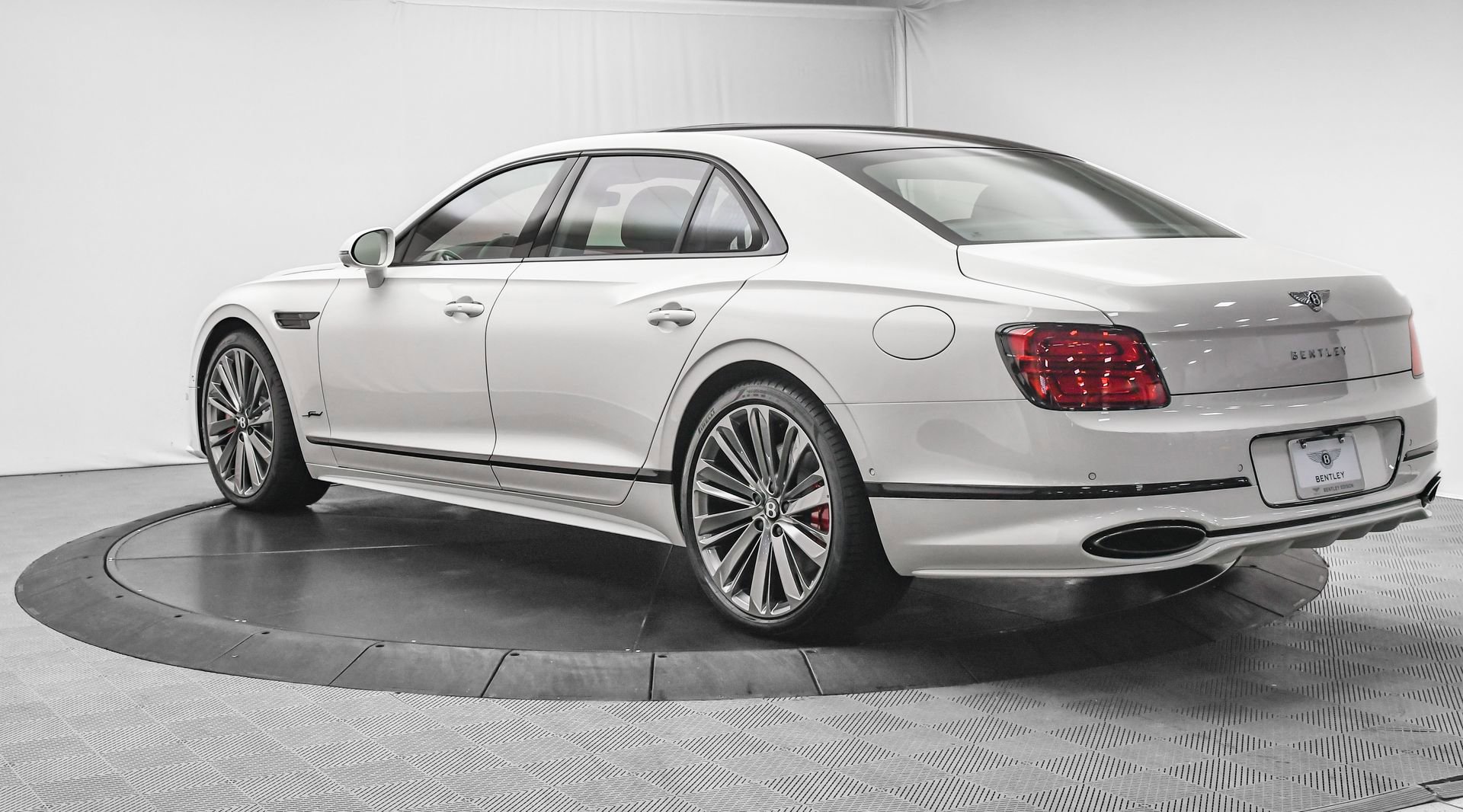 New 2025 Bentley Flying Spur Plug-In Hybrid image 3