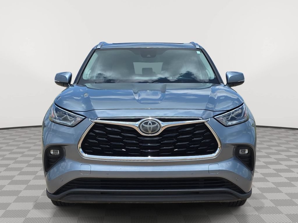 Used 2020 Toyota Highlander Limited w/ Protection Package #3 AWD/4WD image 2