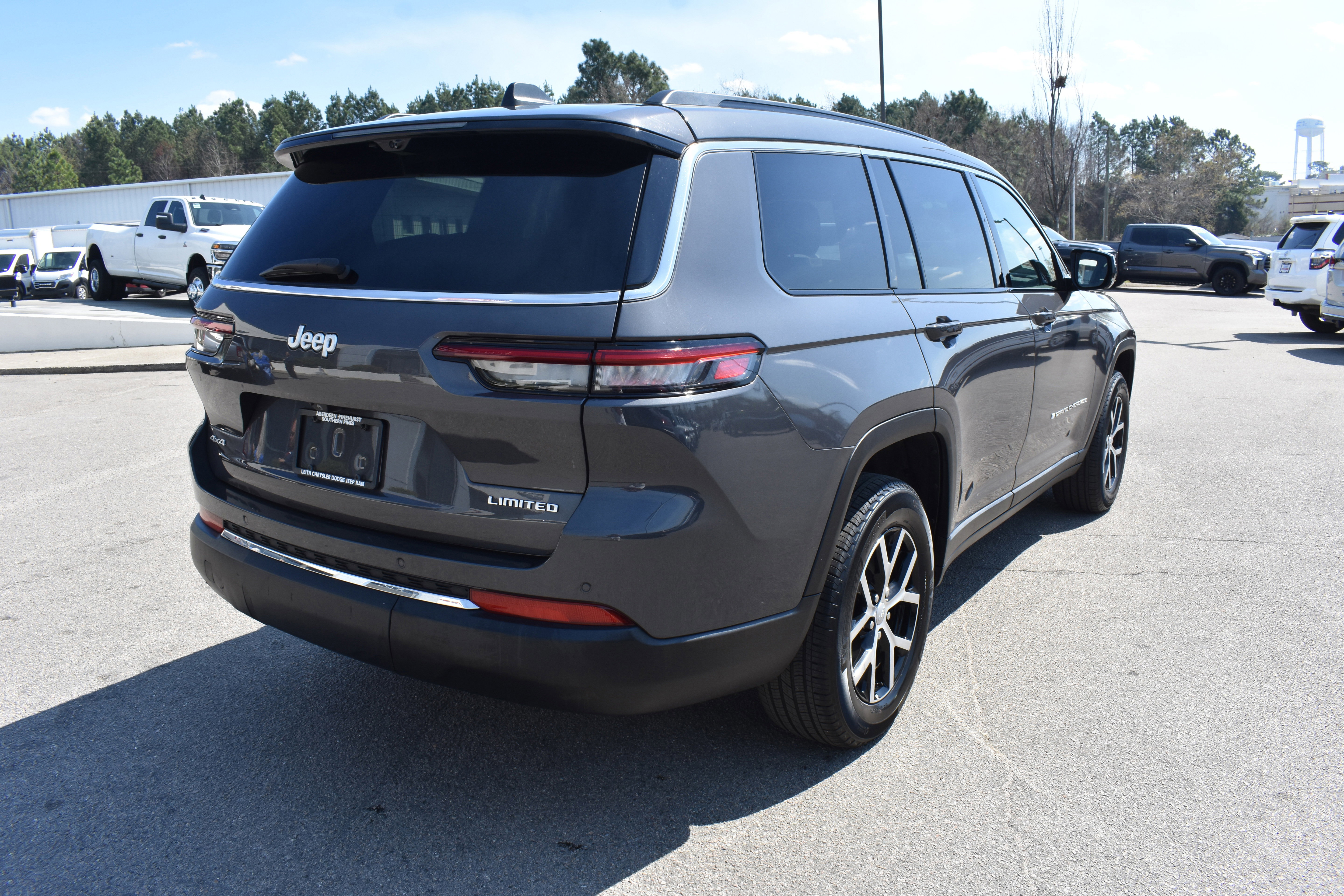 Used 2024 Jeep Grand Cherokee L Limited w/ Luxury Tech Group II image 9