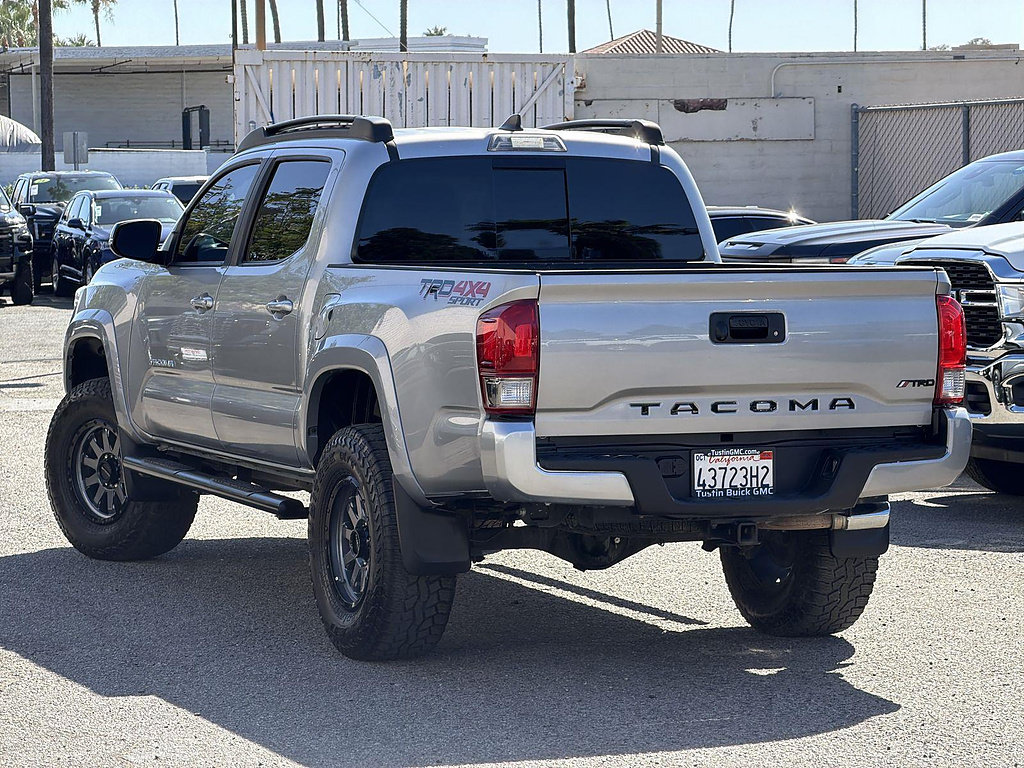 Used 2017 Toyota Tacoma TRD Sport AWD/4WD image 7