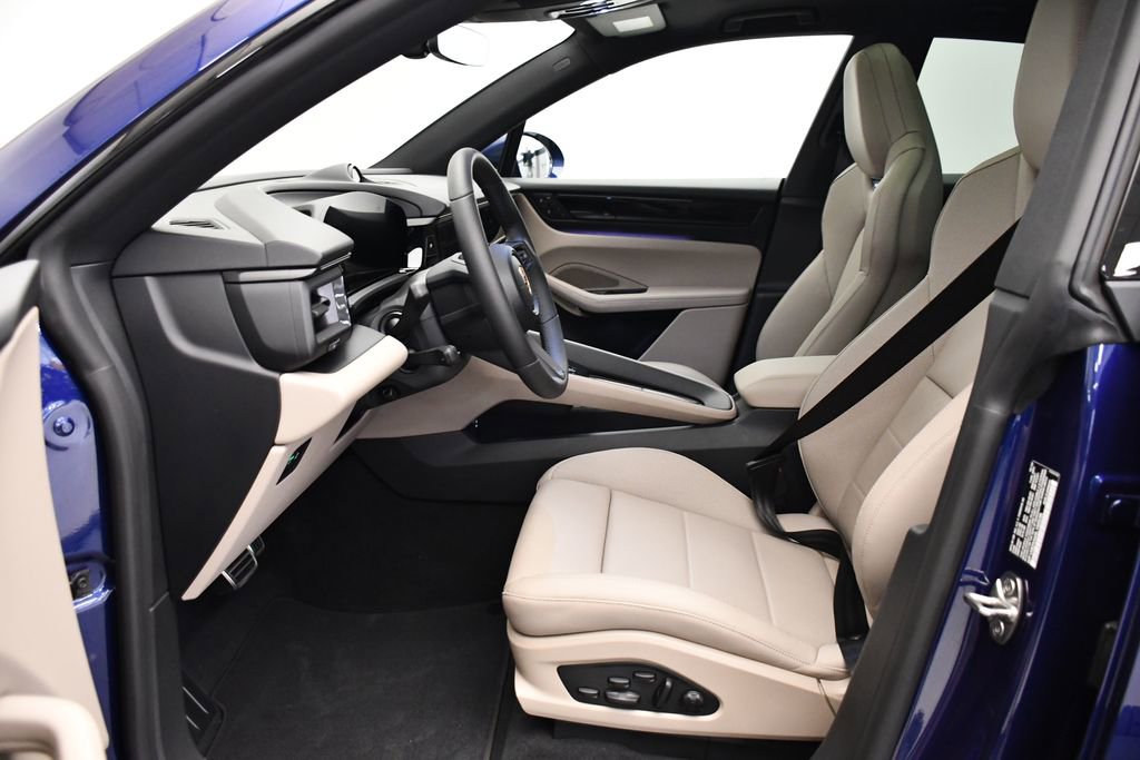 Used 2025 Porsche Macan 4S Electric image 39