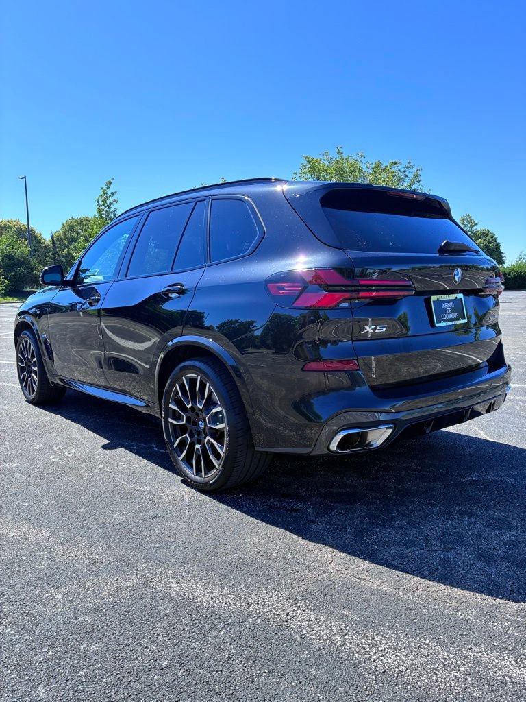 Used 2024 BMW X5 xDrive40i w/ M Sport Package AWD/4WD image 4