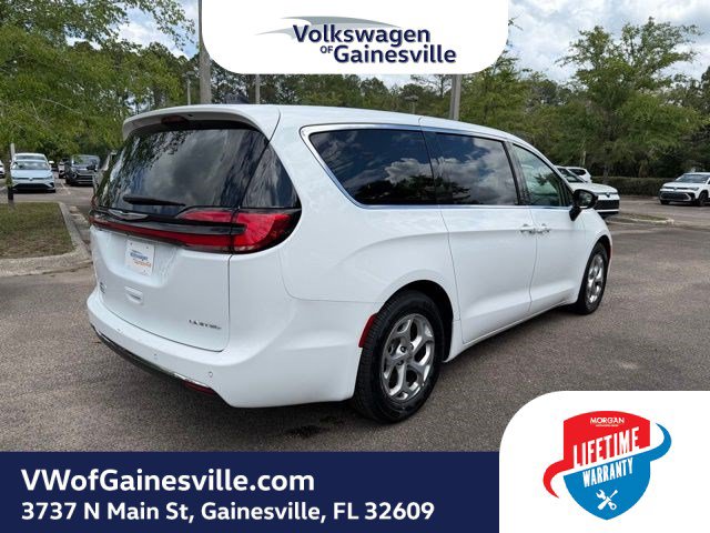 Used 2024 Chrysler Pacifica Limited FWD image 6