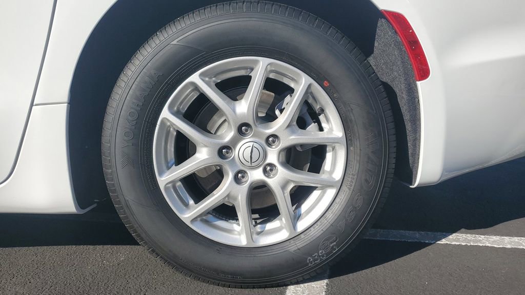 New 2026 Chrysler Pacifica Select image 6