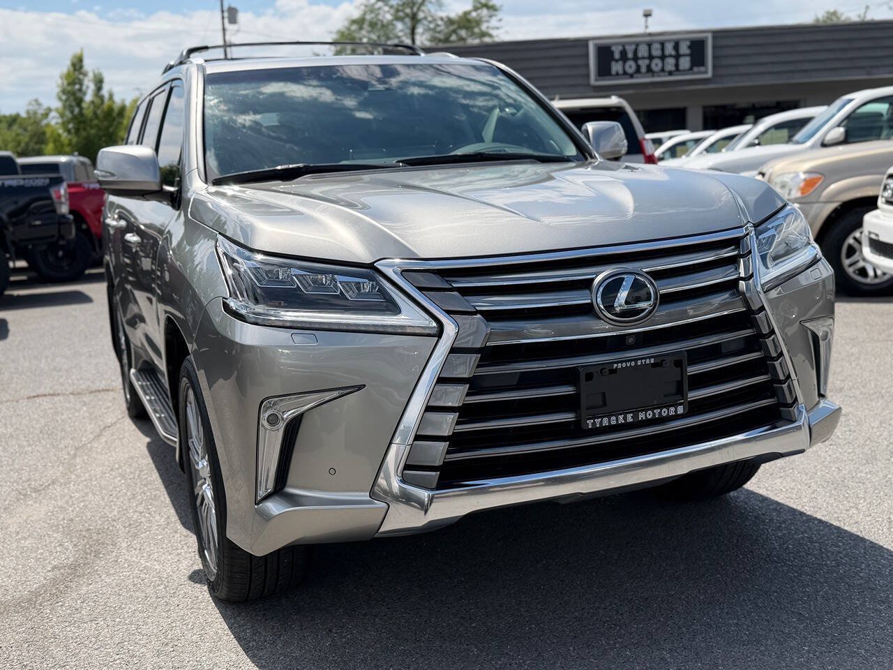 Used 2017 Lexus LX 570 4WD w/ Luxury Package image 5