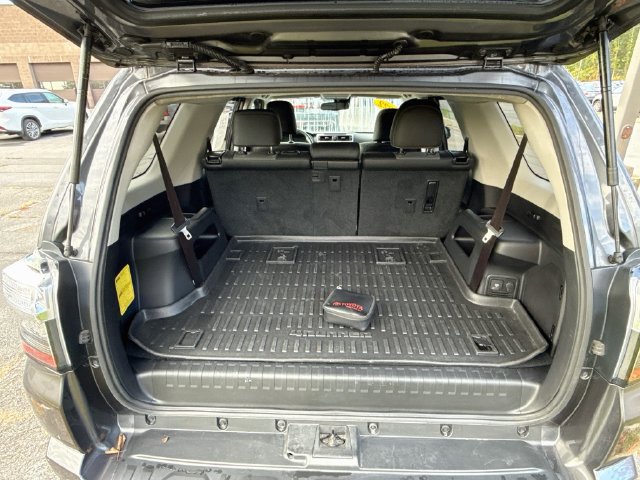 Used 2022 Toyota 4Runner SR5 Premium w/ Moonroof Package AWD/4WD image 27
