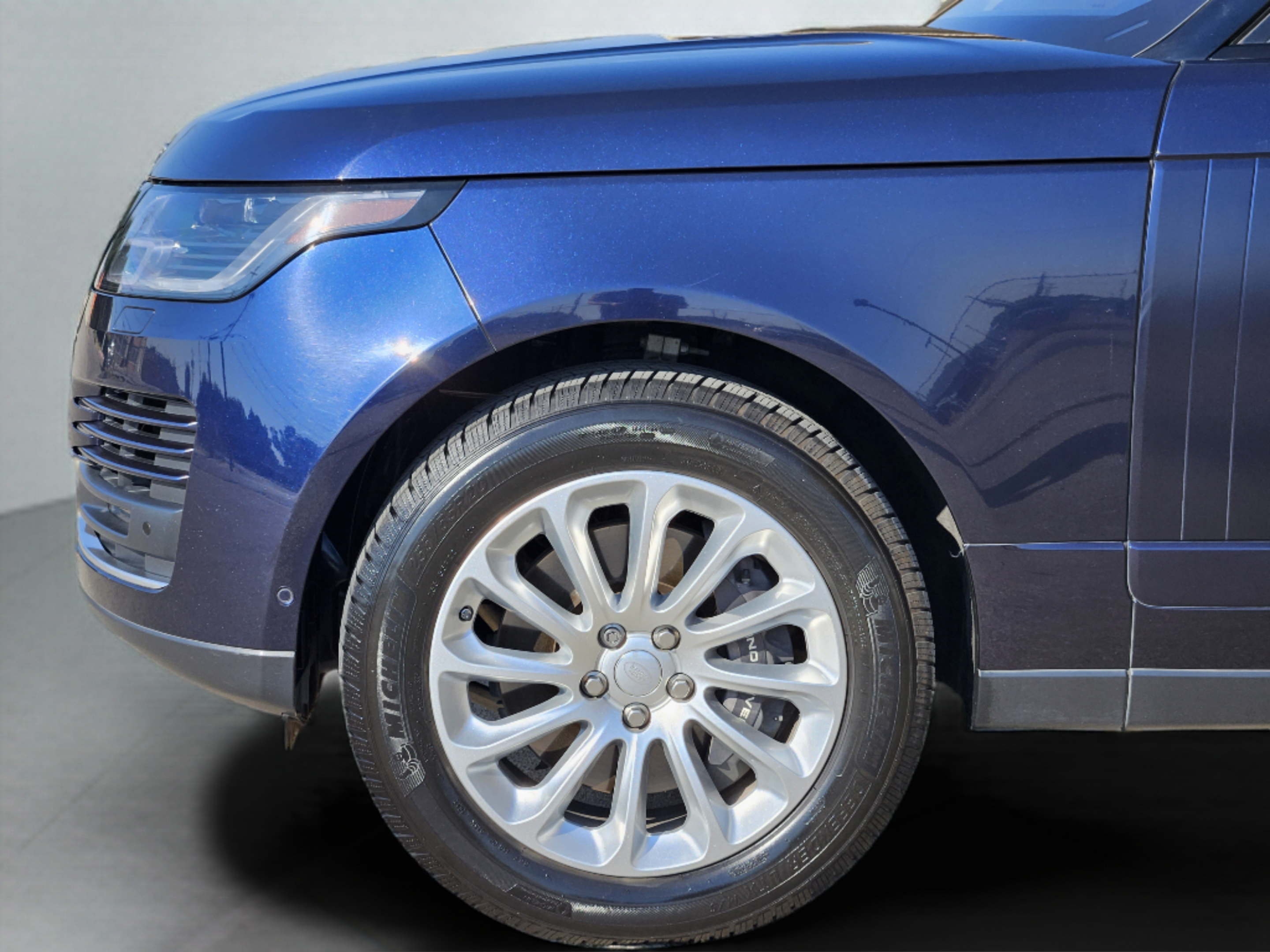 Used 2018 Land Rover Range Rover HSE AWD/4WD image 12