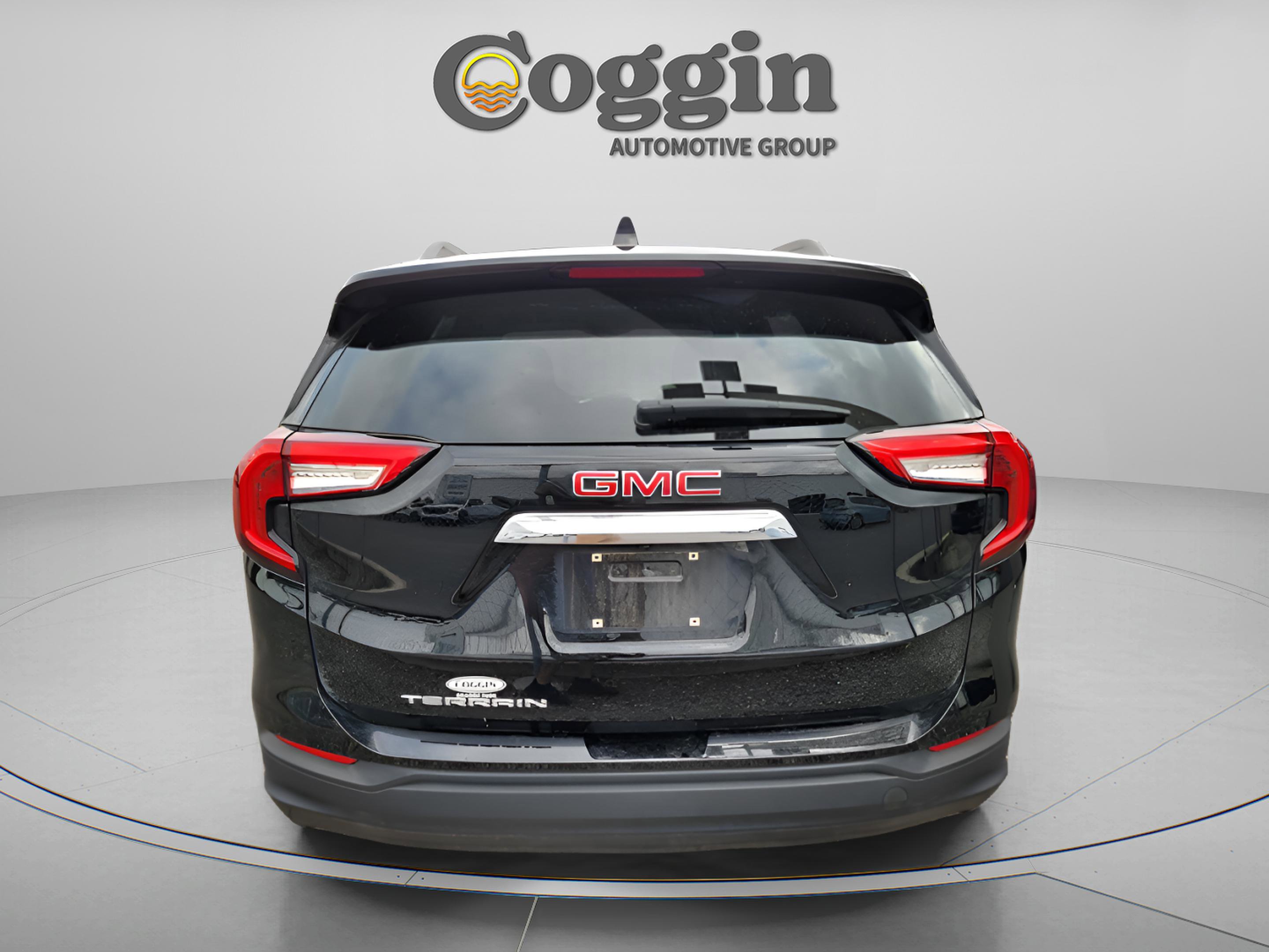 Used 2022 GMC Terrain SLE w/ Driver Convenience Package image 11