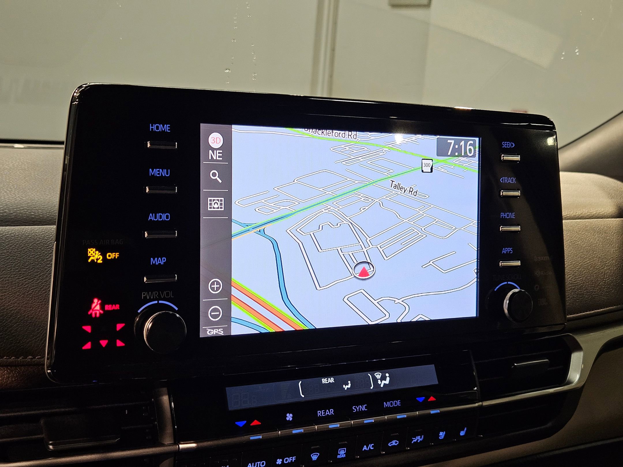 Used 2023 Toyota Sienna Platinum image 31