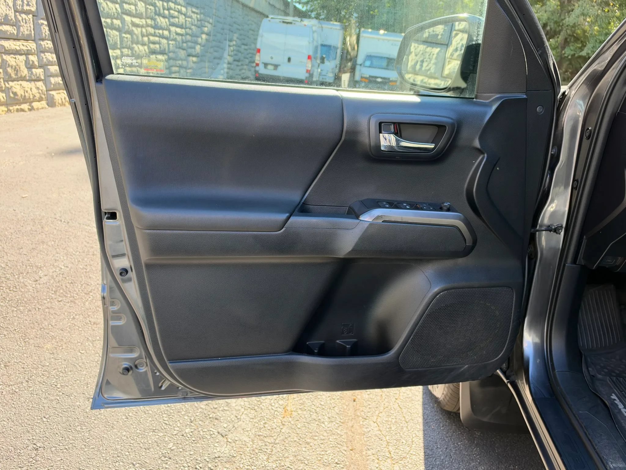 Used 2019 Toyota Tacoma TRD Off-Road AWD/4WD image 27