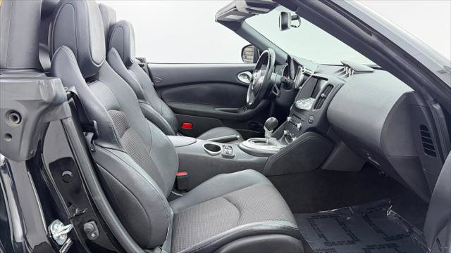 Used 2019 Nissan 370Z Touring Sport RWD image 16