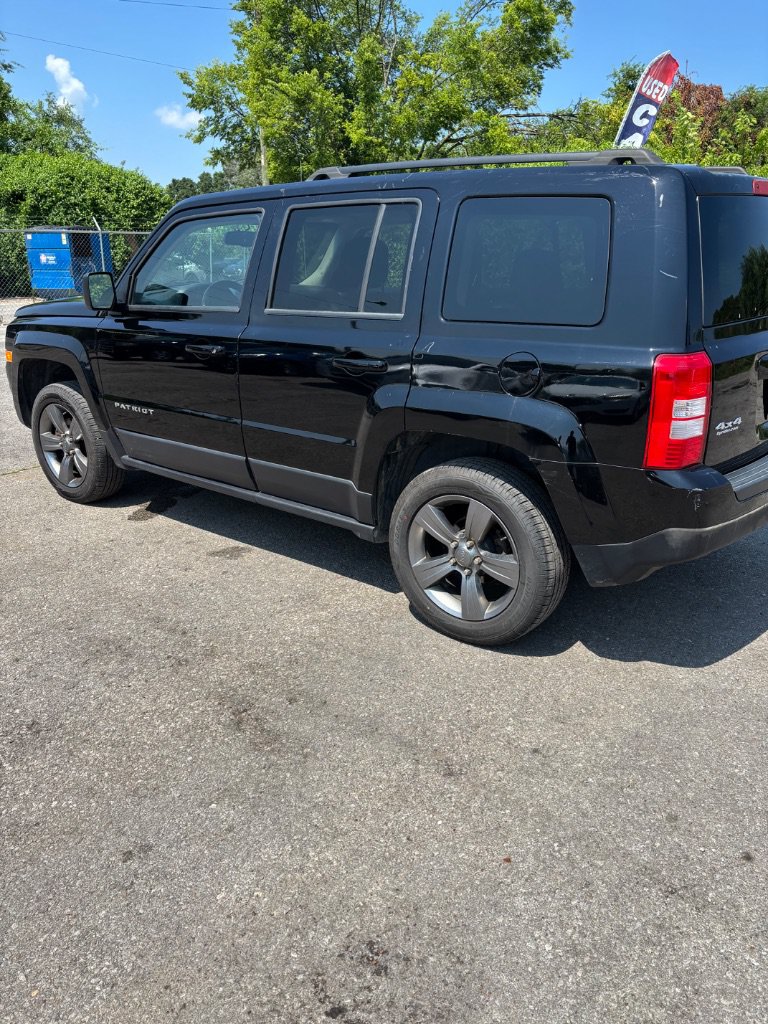 Used 2015 Jeep Patriot High Altitude AWD/4WD image 2
