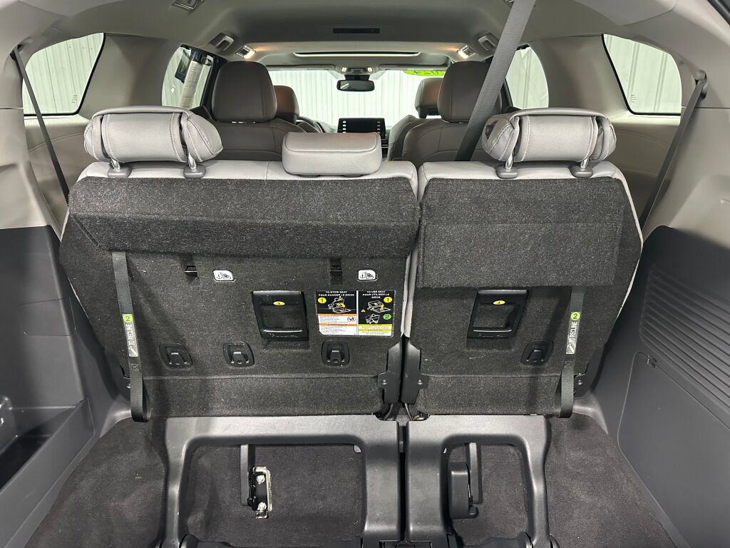 Used 2024 Toyota Sienna XLE AWD/4WD image 13