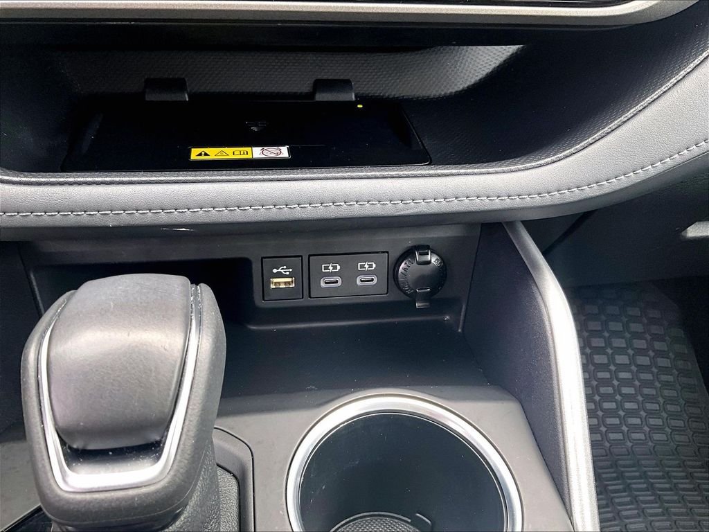 Used 2023 Toyota Highlander XLE AWD/4WD image 28